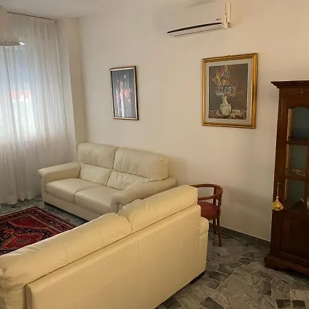 Rene House Apartment *